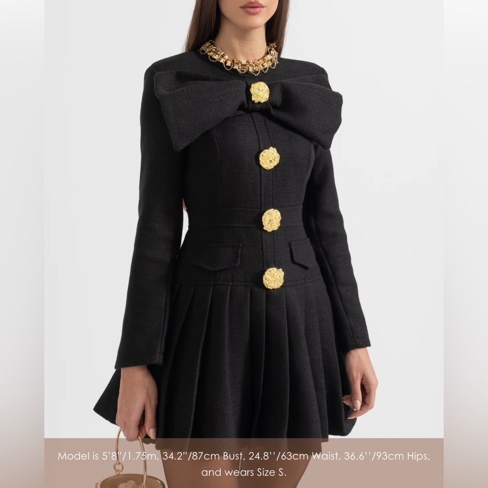 Elegant Black Dress Mini with Gold Accents